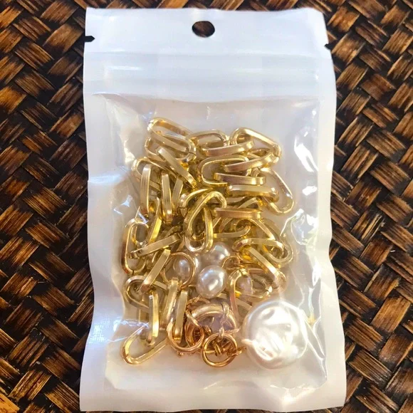 $5 if bundle: Faux Pearl and Metal Chain Necklace - Picture 2 of 7